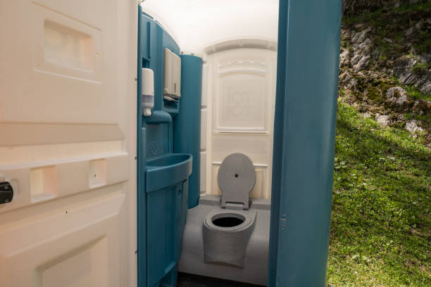 Best Wedding porta potty rental  in Amherst, WI